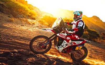 BRANCH, COX & DOCHERTY SIT PRETTY AT DAKAR